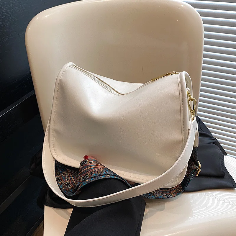 Новая модная нишевая дизайнерская сумка из мягкой кожи 2023 осенняя масляно-восковая кожаная сумка большой емкости в западном стиле на одно плечо женская сумка Изображение 3
