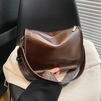 Новая модная нишевая дизайнерская сумка из мягкой кожи 2023 осенняя масляно-восковая кожаная сумка большой емкости в западном стиле на одно плечо женская сумка