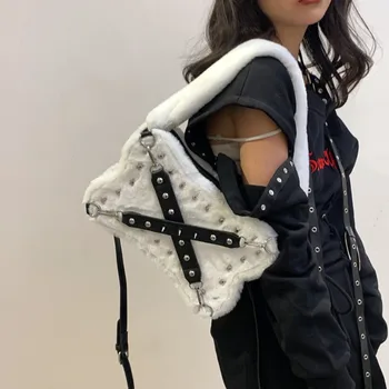 Сумка Y2K 2024, модные зимние плюшевые сумки через плечо для женщин, готическая сумка через плечо с заклепками, модная шикарная дизайнерская сумка Bolsa Mujer Сумка
