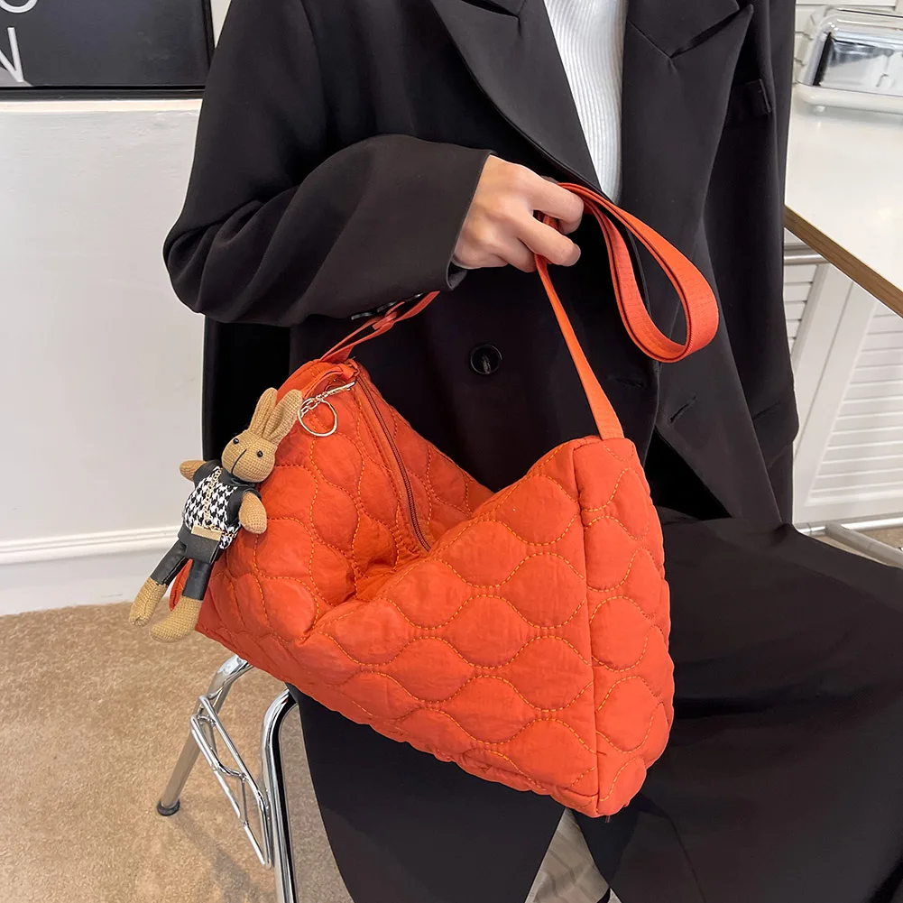 Женская стеганая сумка-тоут с бриллиантами, легкая сумка-тоут из фугу, регулируемый ремень, мягкая сумка через плечо, сумка с верхней ручкой, сумка для поездок на работу Изображение 1